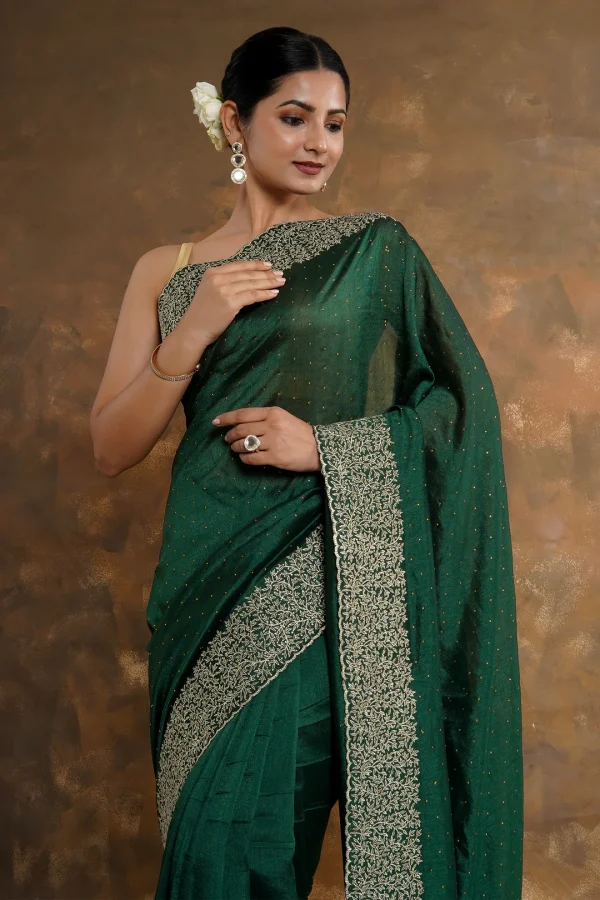 ইন্ডিয়ান বিচিত্রা সিল্কের প্রিমিয়াম এমব্রয়ডারি করা শাড়ি