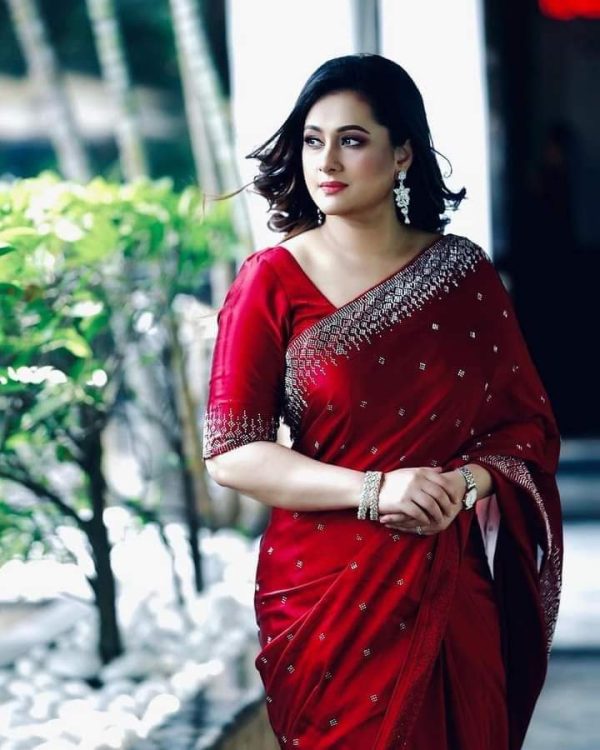 অরিজিনাল বিচিত্রা সিল্ক  ফেব্রিক এমব্রয়ডারি করা শাড়ি
