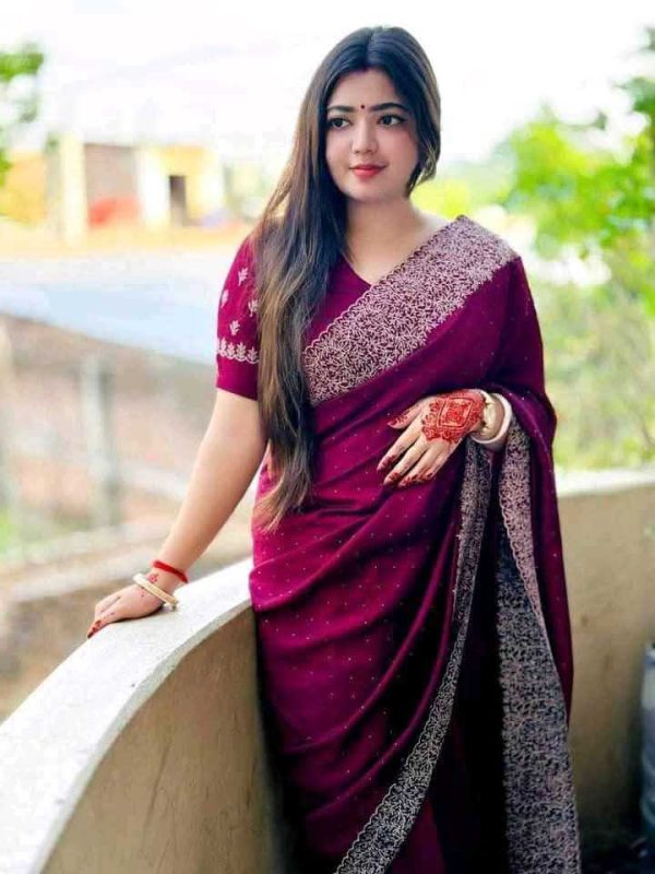 ইন্ডিয়ান বিচিত্রা সিল্কের প্রিমিয়াম এমব্রয়ডারি করা শাড়ি